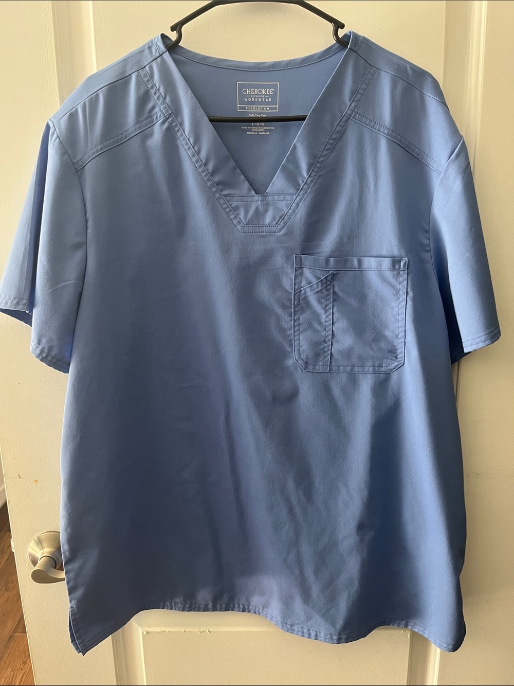 Mens CHEROKEE Authentic Workwear Scrubs Shirt. Ciel color size Large like new